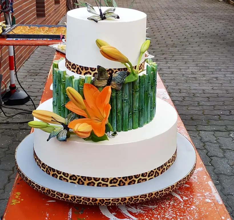 Individuelle Hochzeitstorte von Konfektory