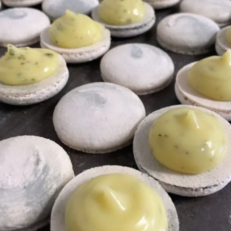 Limette-Minze Macaron